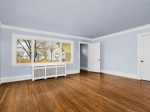 3rd image of 985 Charles Ave