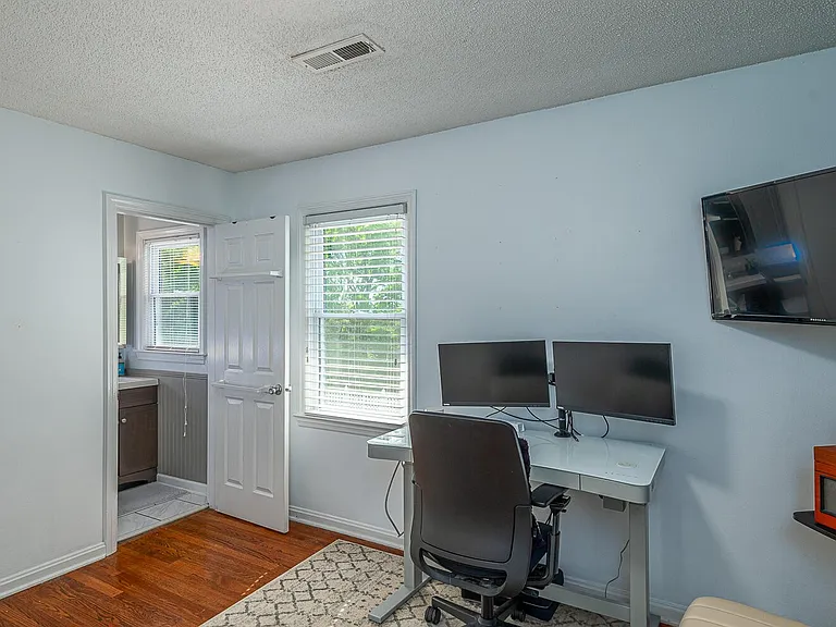 3902 Laird Ln — Photo 12