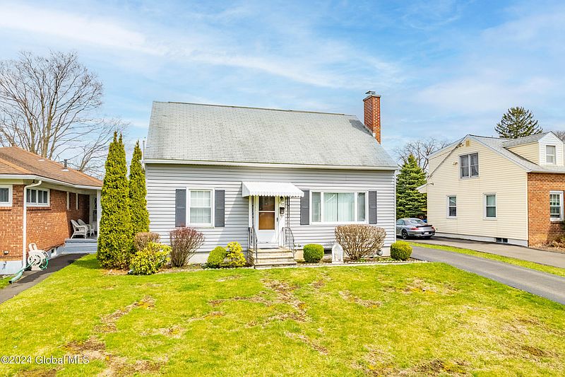 2nd image of 417 Hackett Boulevard