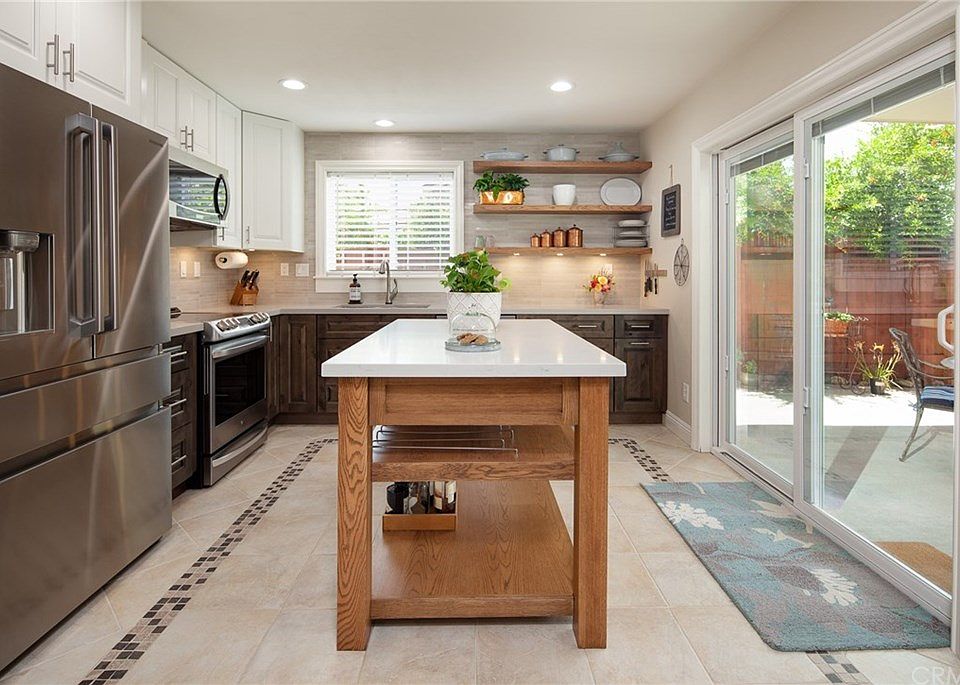 1st image of 40669 Geyser St