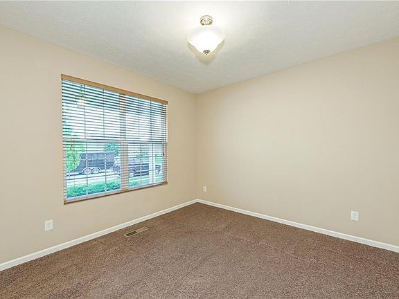 3rd image of 5562 Wythe Ln