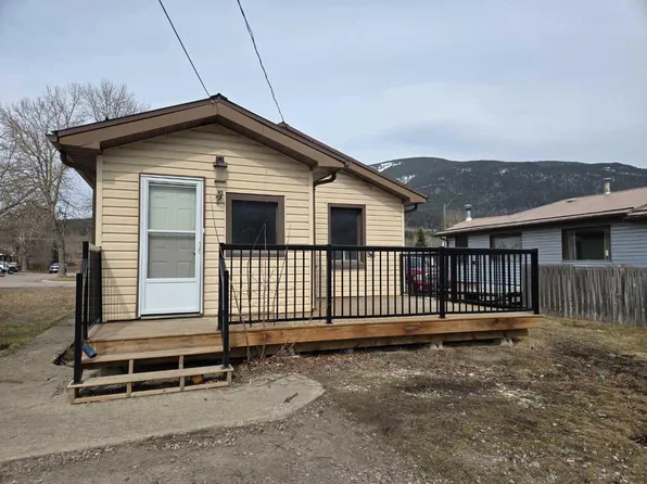 11702 21st Ave, Crowsnest Pass, AB T0K 0E0