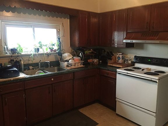 2nd image of 320 E Walnut St