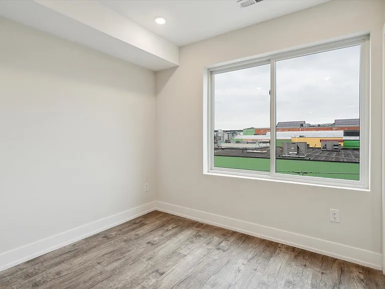 1829 E Sergeant St #8 — Photo 9