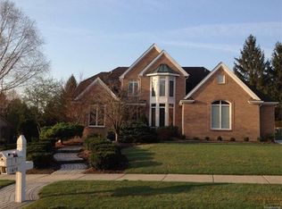 1615 Stony Creek Dr, Rochester, MI 48307