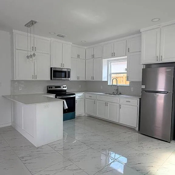 11312 N 25th Ave — Photo 3