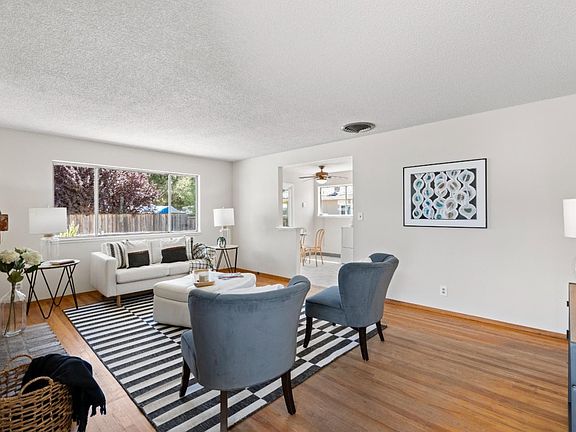4th image of 211-215 Roble Ave