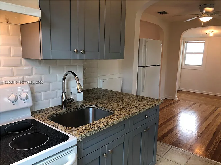 114 S M St #5 — Photo 12