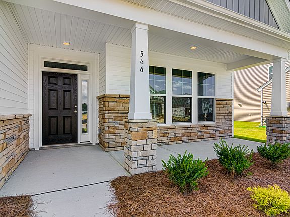 These photos are representative of this floor plan, but all options may not be available in every co