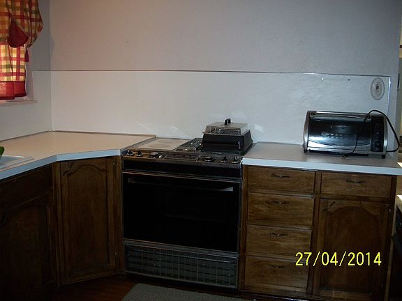 Kitchen w/Appliances