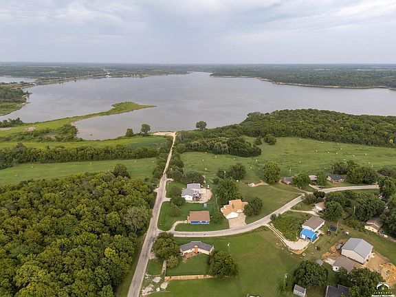 2nd image of 7685 Comanche Rd