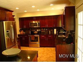 3rd image of 1720 Woodland Dr