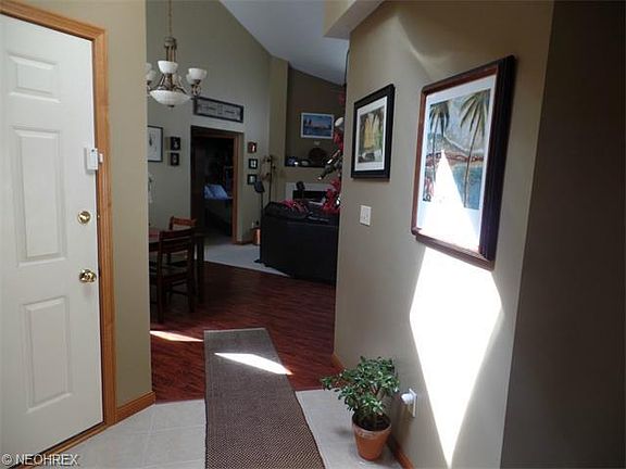 2nd image of 204 S Aspen Ct Unit 3