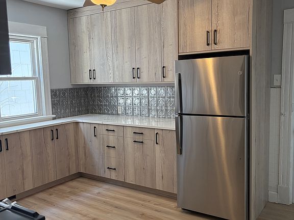 4th image of 381 Huntington Ave