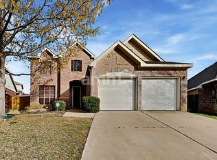8033 Valley Crest Dr, Fort Worth, TX 76120