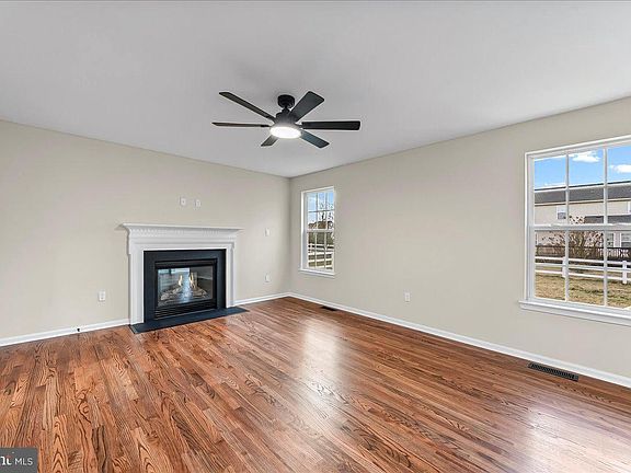 4th image of 29 Garden Crest Ln