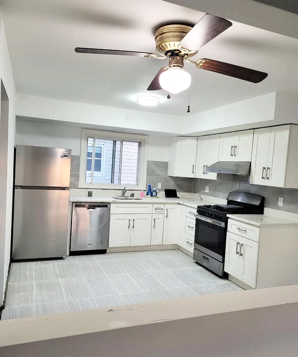 3 bed, 1.5 bath, 1200 sqft, $3,200 — Photo 1