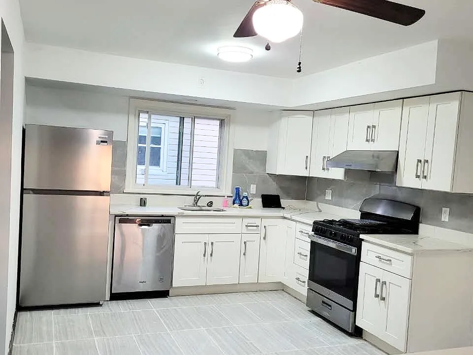 208 Kirshon Ave #2