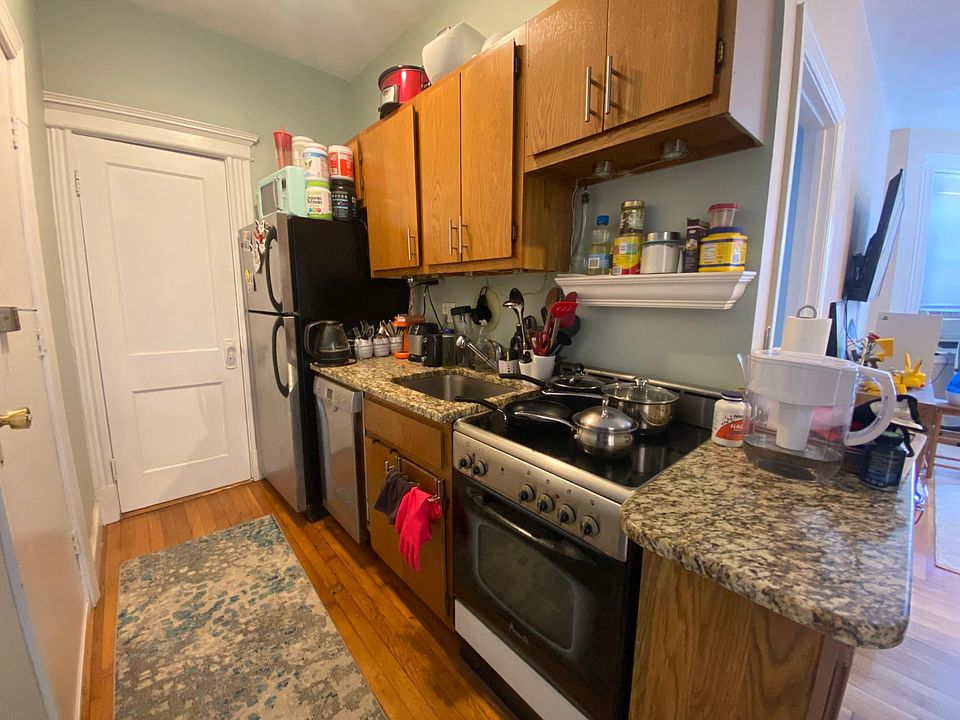 2nd image of 107 Jersey St APT 14