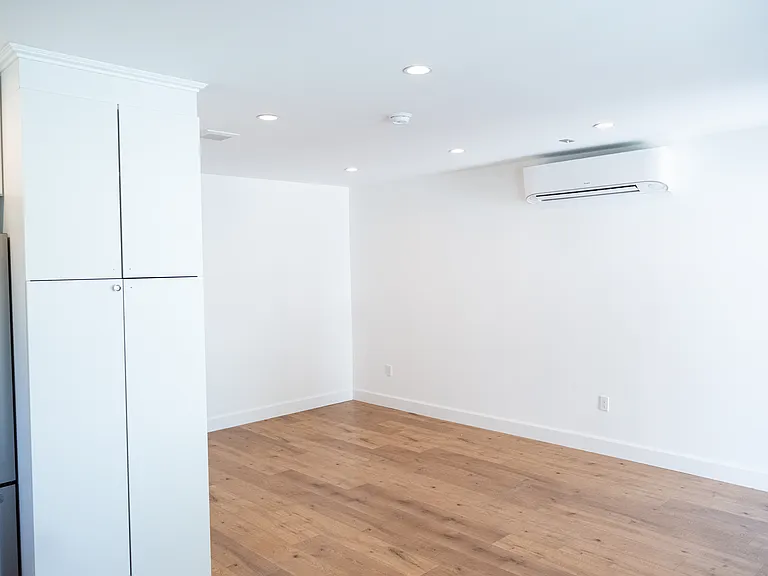 10704 Langmuir Ave — Photo 3