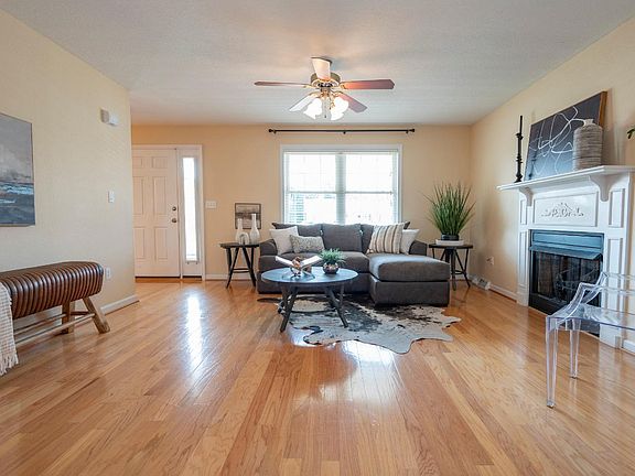 5th image of 51 Bentridge Ct