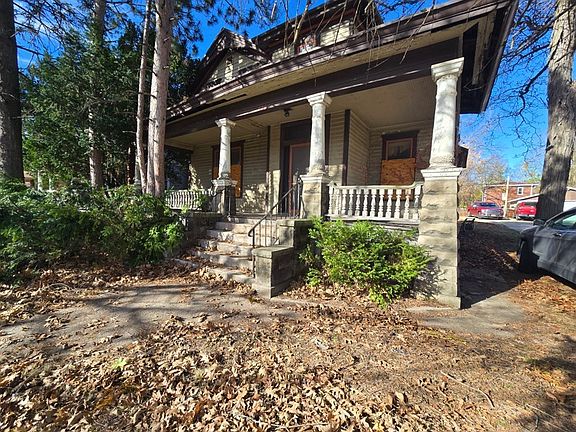 3rd image of 524 College Ave