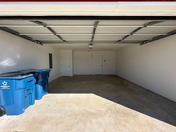 2nd image of 400 Ratliff Ave