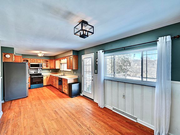 5th image of 118 Riverside Dr