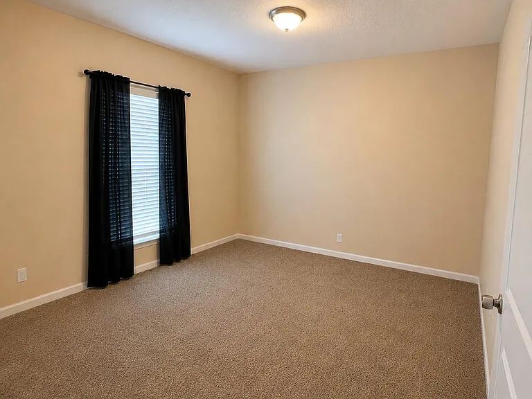 408 Price Dr — Photo 4