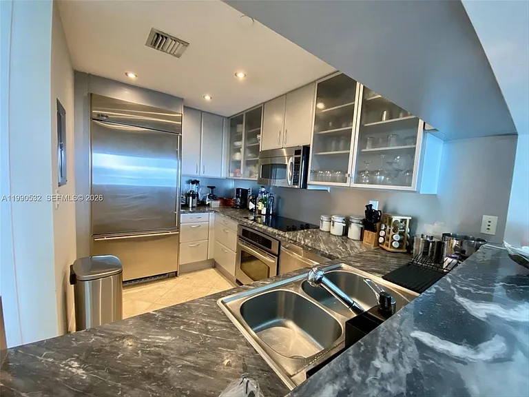 540 West Ave #2011 — Photo 13
