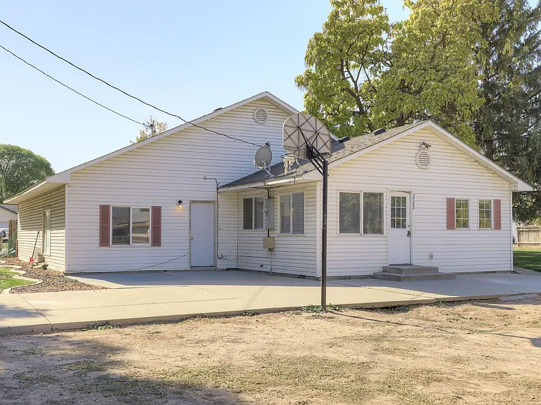 Large Fully Remodeled 3 Bedroom Duplex in Nampa — Photo 29