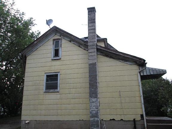 3rd image of 813 Eales Ave