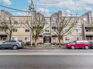 4320 S Corbett Ave APT 202, Portland, OR 97239