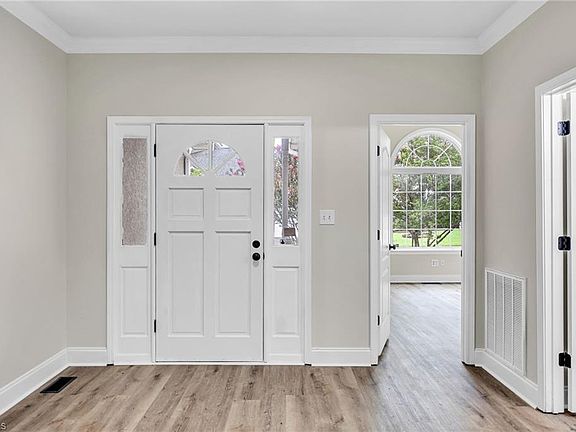 3rd image of 111 Birkdale Dr
