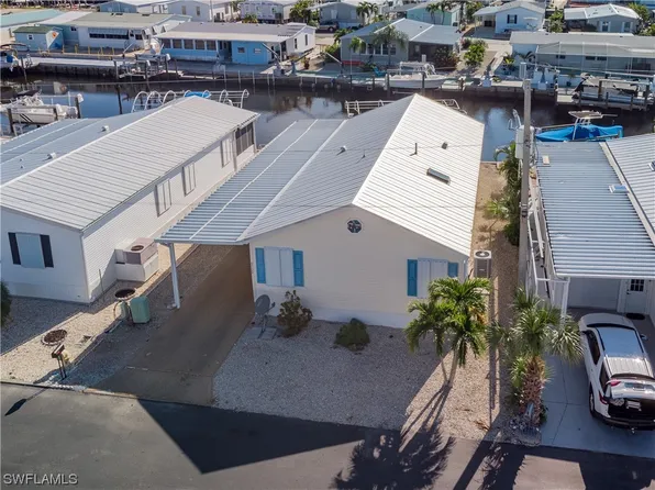 3022 Skipper Ln, Saint James City, FL 33956