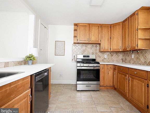 5th image of 30 Fullerton Heights Ave