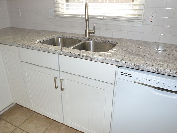 5th image of 3135 Long Blvd APT 2