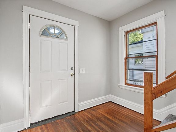 2nd image of 471 Melville St
