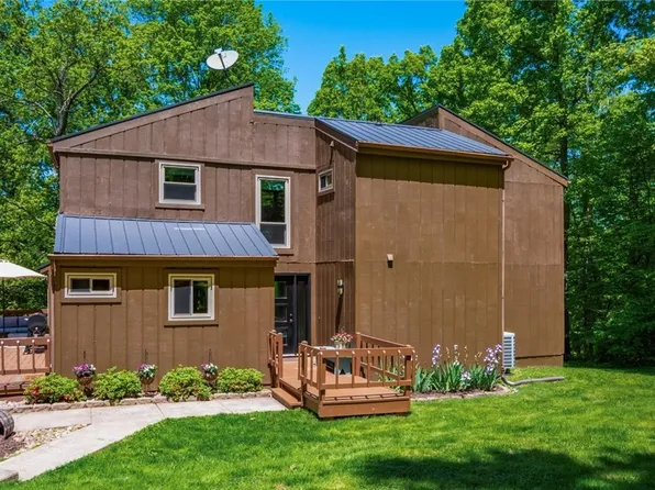 10383 Twin Oaks Dr, Cambridge, OH 43725