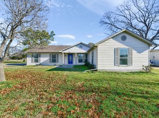 606 Kiowa Dr W, Lake Kiowa, TX 76240