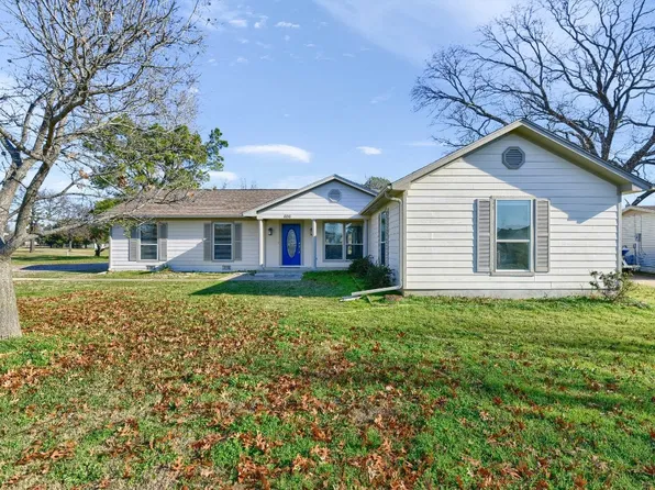 606 Kiowa Dr W, Lake Kiowa, TX 76240