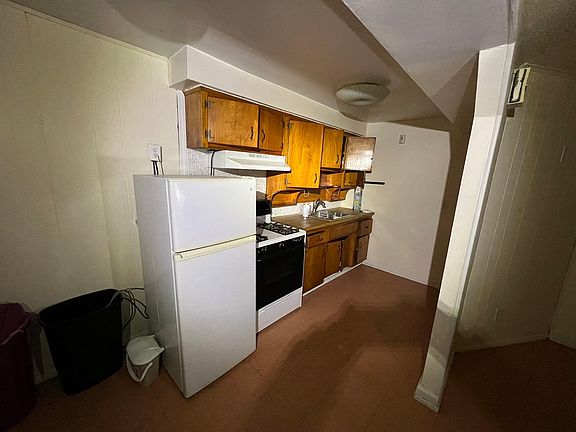 2nd image of 162 Bay 40 St #L1