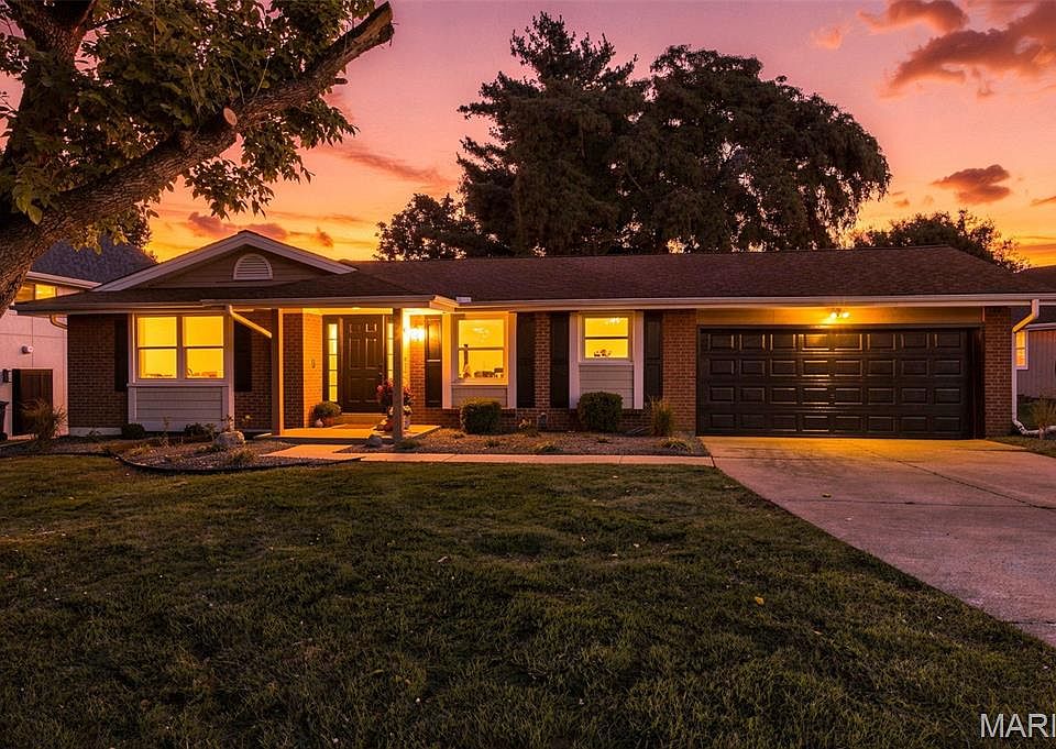 1st image of 4 Riviera Ct