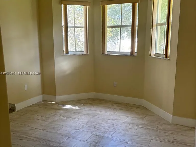 1568 SE 26th St #204 — Photo 14