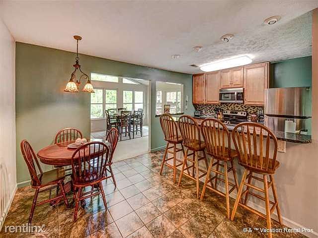 So many dining options!