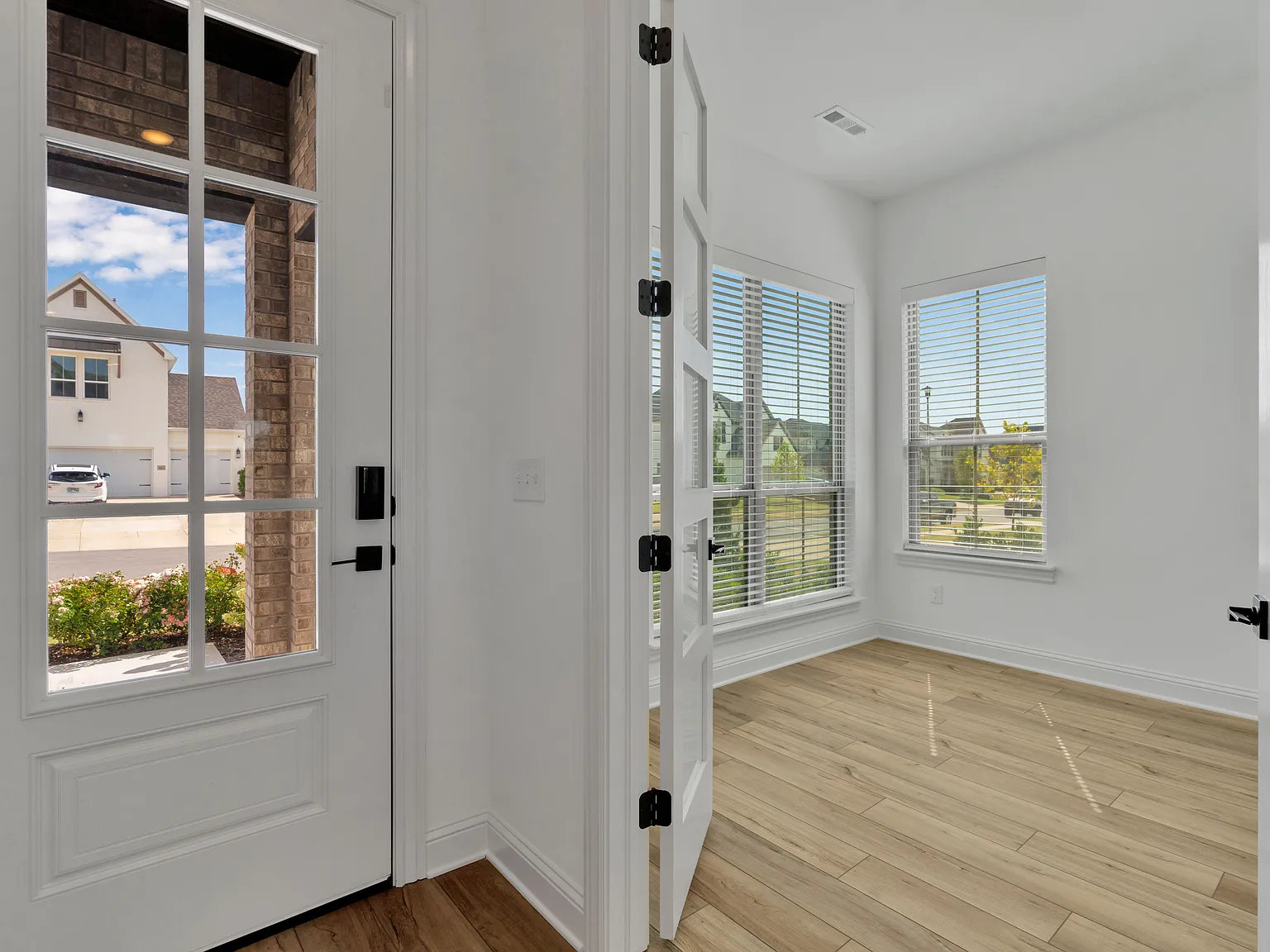 4 bed, 2300 sqft, $3,000 — Photo 3