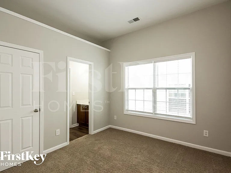 5779 Chatham Cir — Photo 13