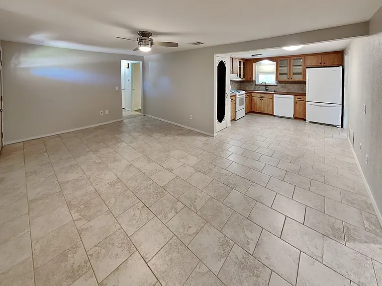 1012 SE 8th St — Photo 7