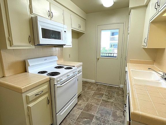 3rd image of 426 E Elmwood Ave #G