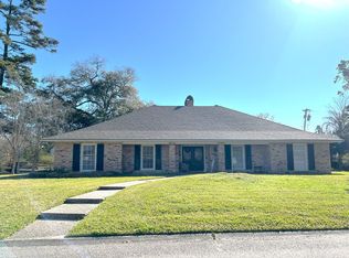 1913 Country Club Dr, Baton Rouge, LA 70808